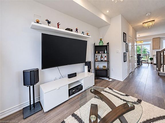 4th image of 61 Soho St #19