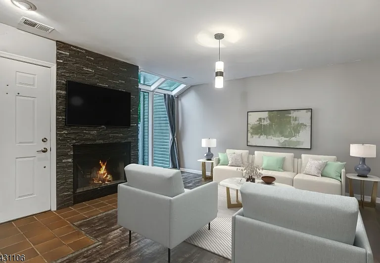 7 Sussex Ct — Photo 2