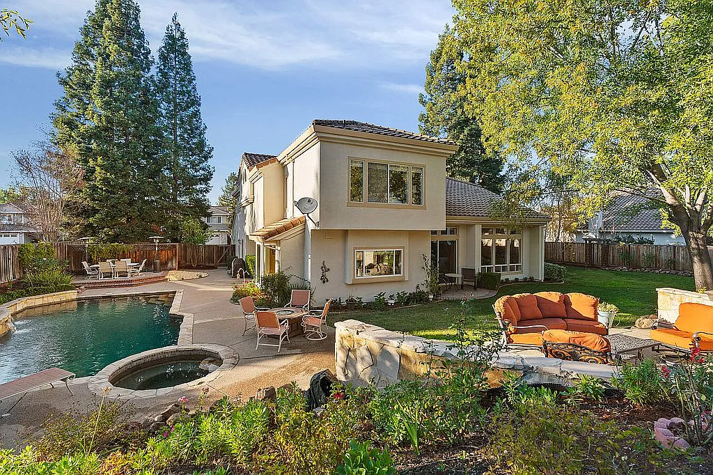 232 Viewpoint Dr photo 1