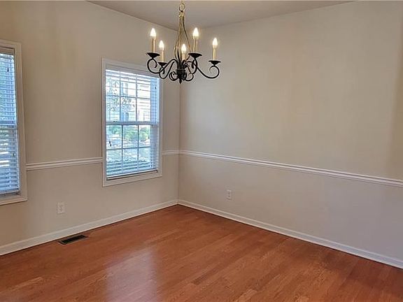 4th image of 2471 Suwanee Pointe Dr