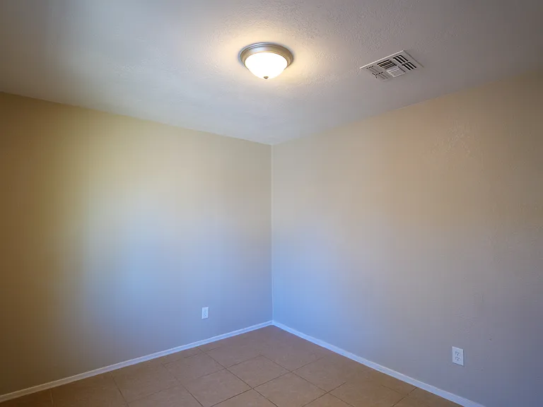 1672 W Wood Crest Ct — Photo 18