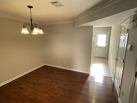 5th image of 214 Fairmont Ct