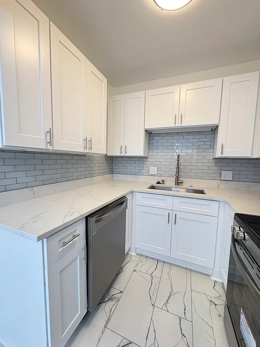Building Photo - 325 Summit Ave E #6