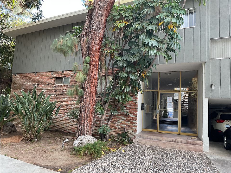 2nd image of 15000 Moorpark St APT 9