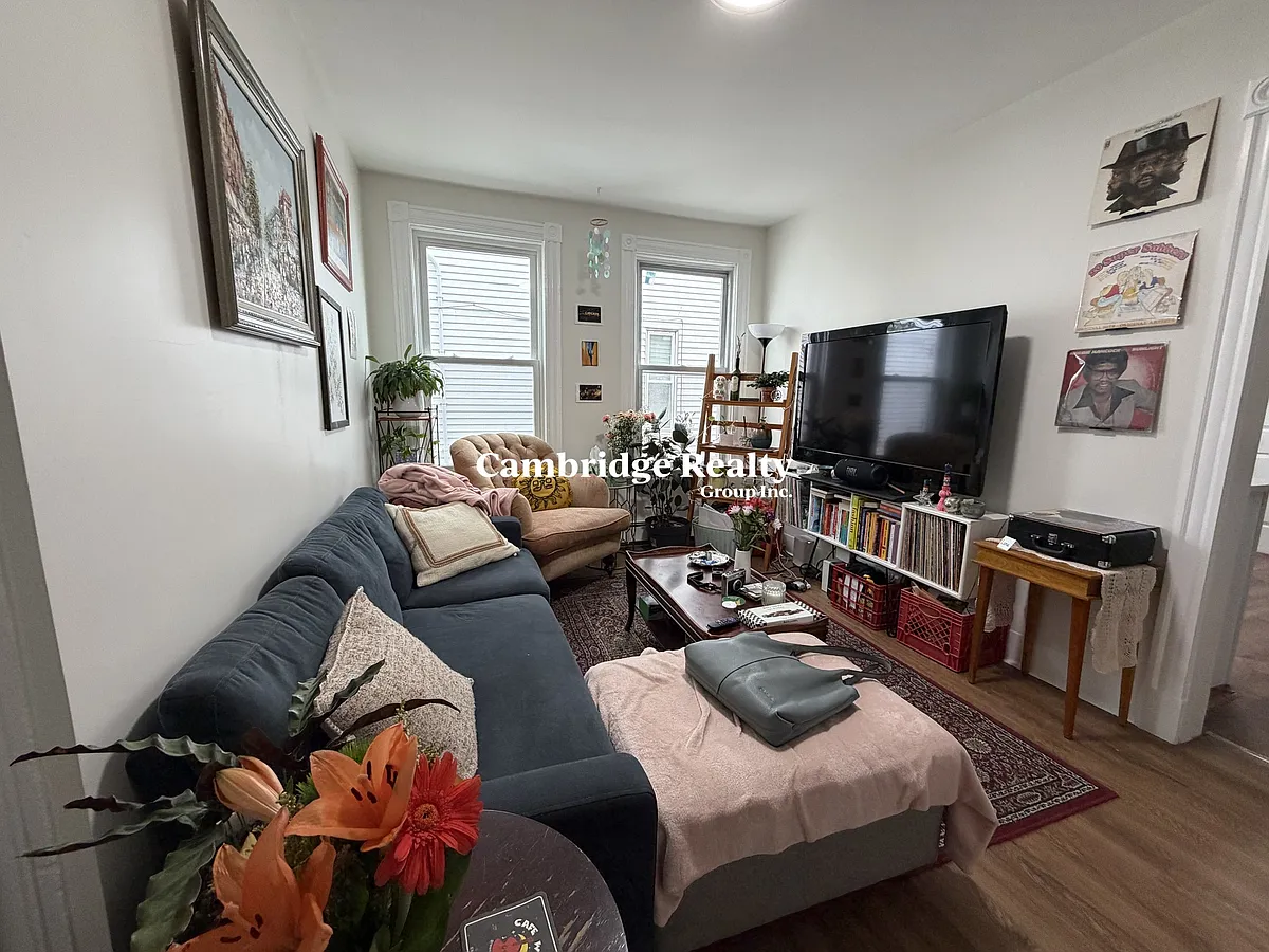 Building Photo - 25 Linden St #2