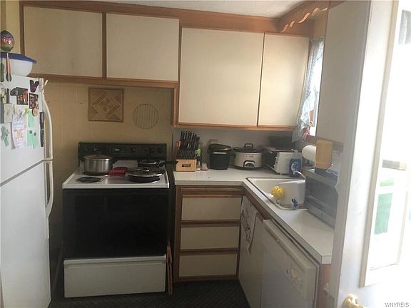 3rd image of 155 Lochland Dr