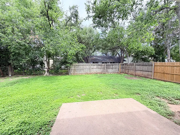 5206 Village Trl — Photo 22