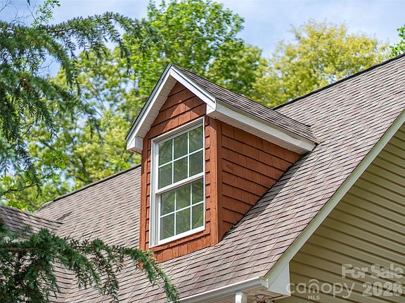 4th image of 19 Stone Cottage Ln