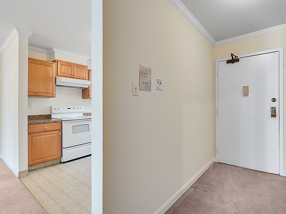4th image of 1915 California St APT 202