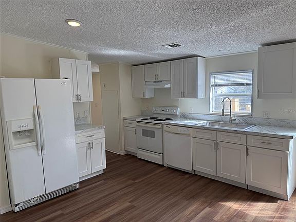 4th image of 300 S Hankin Rd