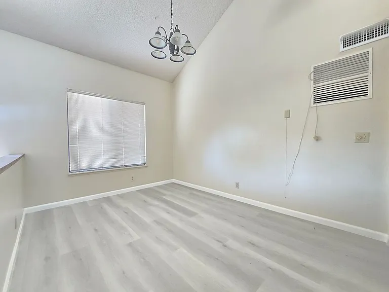 423 Tepatitlan Ct — Photo 5