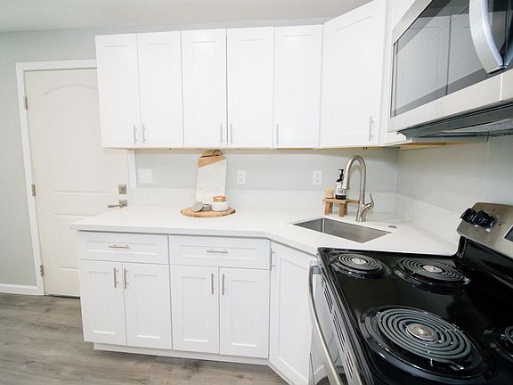 5th image of 838 W Orange Ave #C