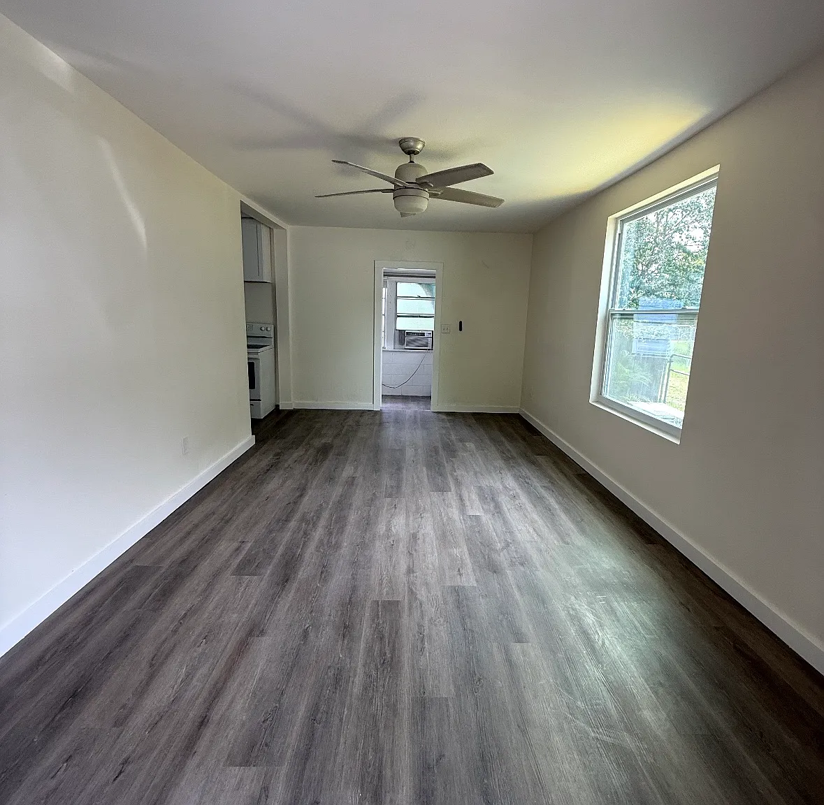 1 bed, 320 sqft, $1,400 — Photo 3