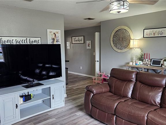 3rd image of 655 Chesser Ave