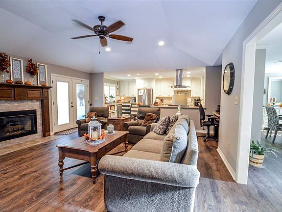 4th image of 1103 Pinewood Blvd