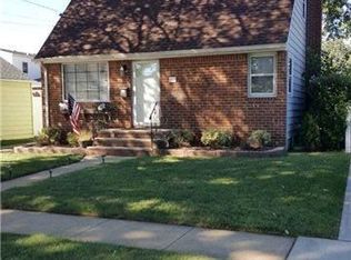 601 10th Ave, New Hyde Park, NY 11040