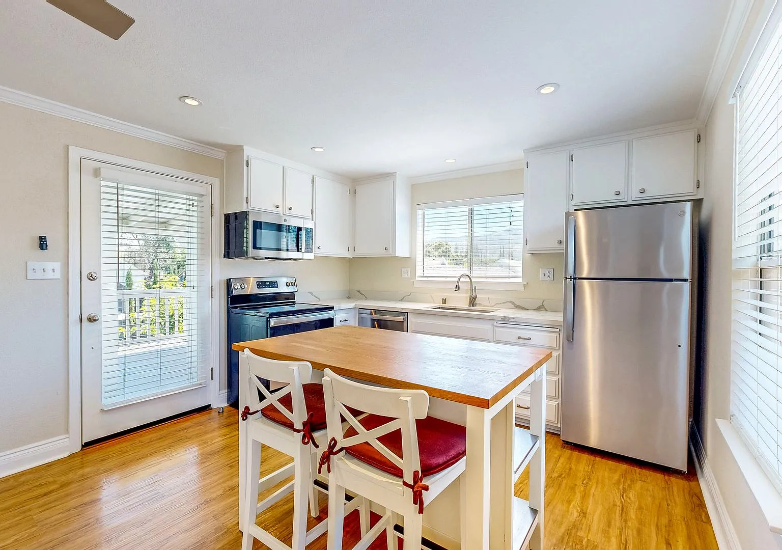 1133 Edwards St — Photo 1