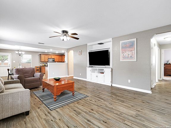 2nd image of 208 Willow Crest
