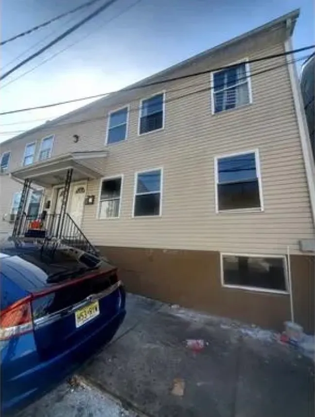 3 bed, $2,250 — Photo 1