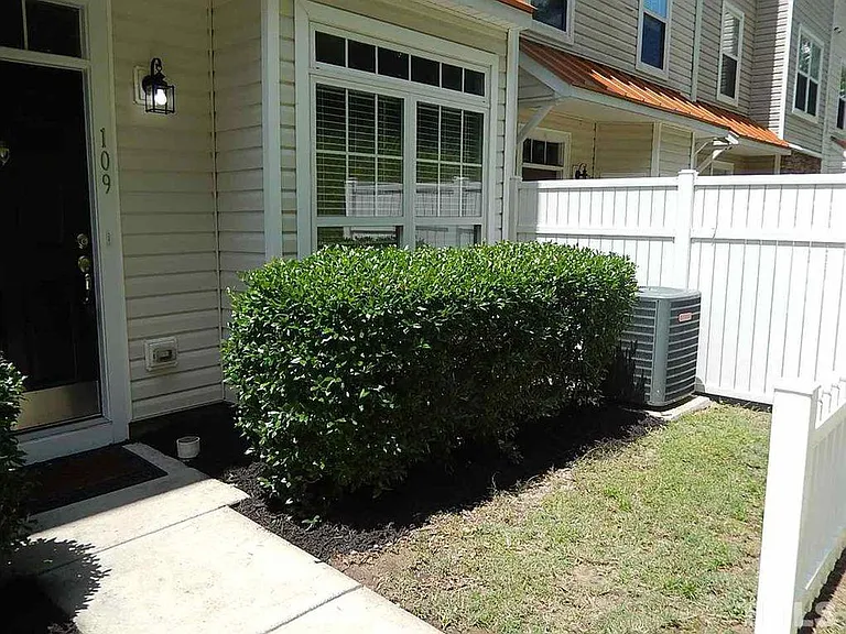 Yard for small pets.