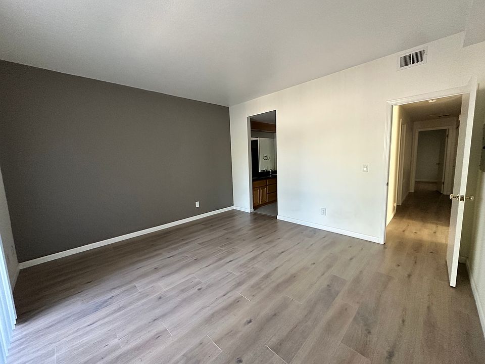 1st image of 125 Hobson St APT 1A