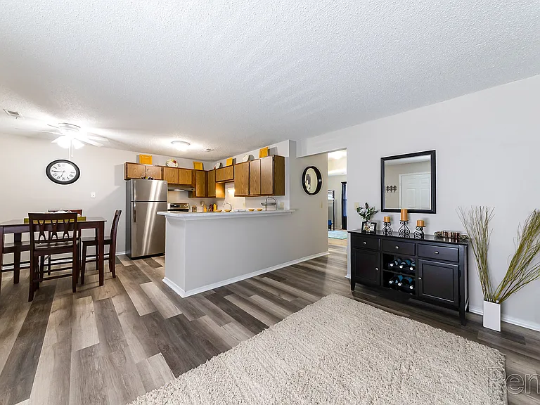 Casalon Parkway Apartments — Photo 6