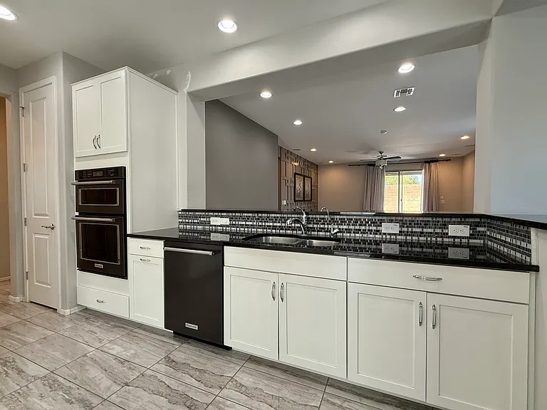 9464 W Fallen Leaf Ln — Photo 10