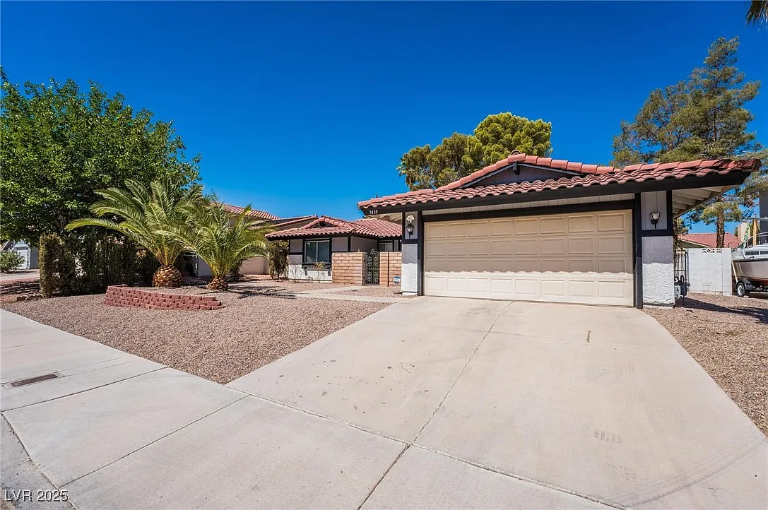 3 bed, 2.0 bath, 1640 sqft, $3,495 — Photo 3