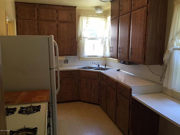5th image of 2420 Brooklyn Ave SE