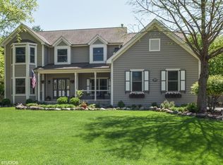 1653 Flagstone Dr, Crystal Lake, IL 60014