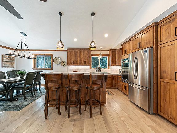 5th image of 572 Mountain Cir