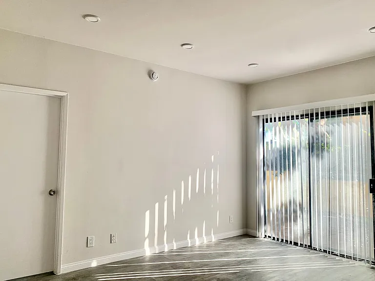 2724 Abbot Kinney Blvd. — Photo 55