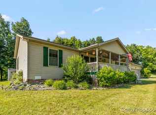 255 Whispering Creek Dr, Ionia, MI 48846