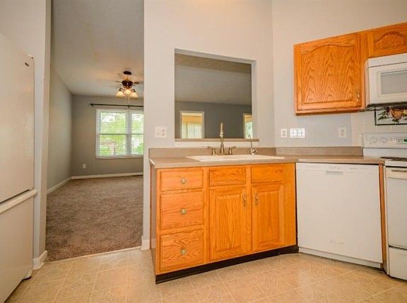 3rd image of 7975 Bradford Ct