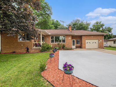2126 Covert Rd, Burton, MI, 48509
