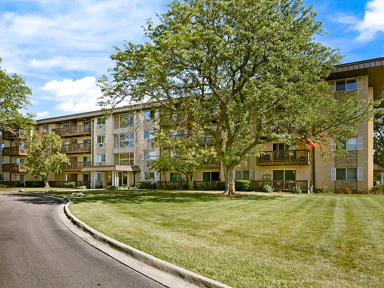 2214 S Goebbert Rd #178 — Photo 1