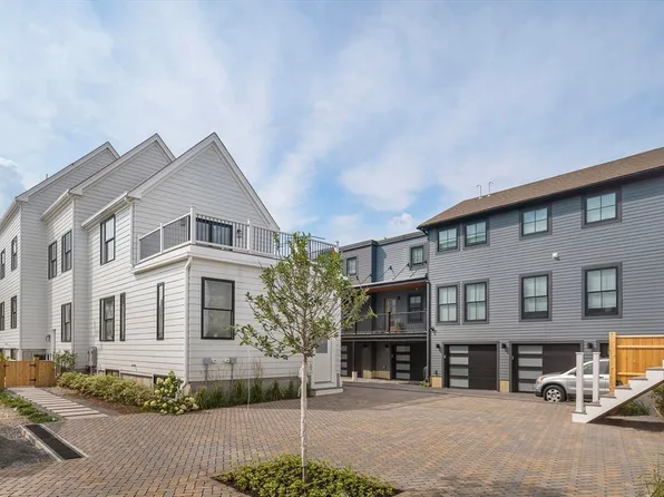60 Franklin St #2, Somerville, MA 02145