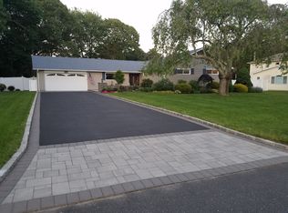 21 Coconut Dr, Commack, NY 11725