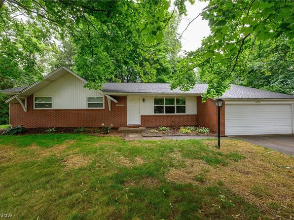 8496 Camelot Ave NW, Canal Fulton, OH 44614