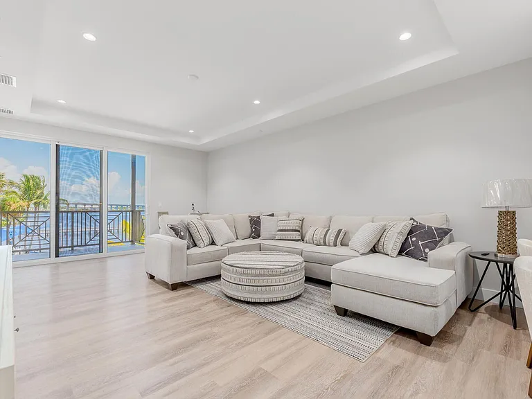41 SW Seminole St #305 — Photo 7