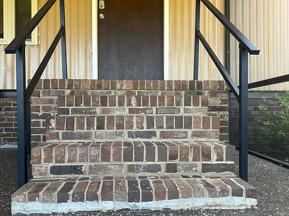 3rd image of 7133 Cameron Rd