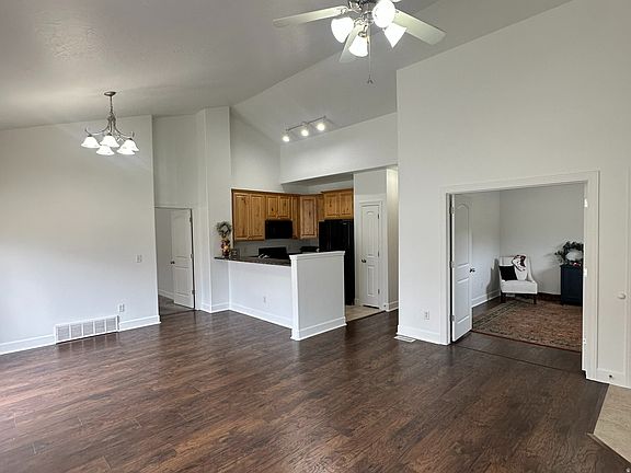 5th image of 654 Wyngate Pointe Ln