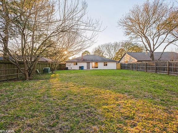 WOW! Look at this AMAZING SPACE in the BACKYARD!