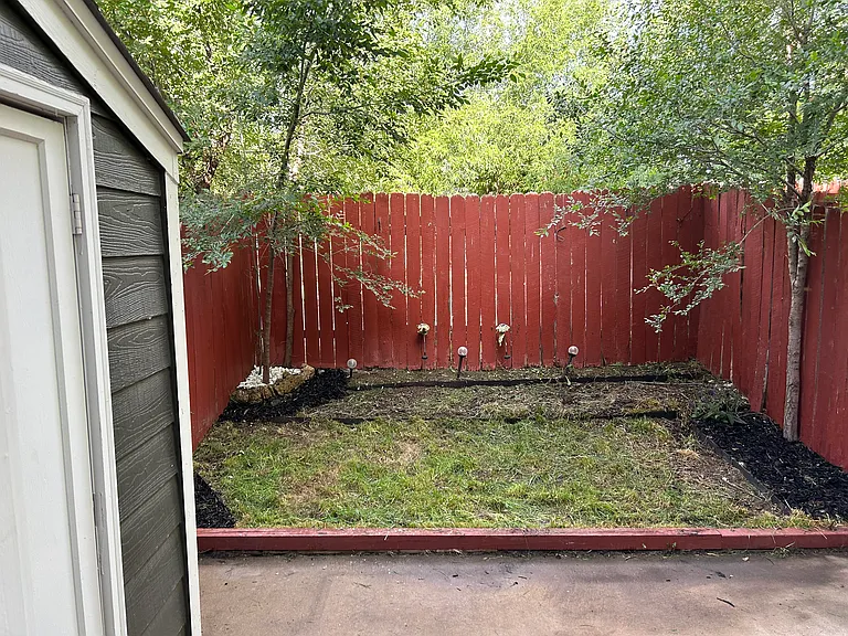 719 Aztec Dr #B — Photo 2