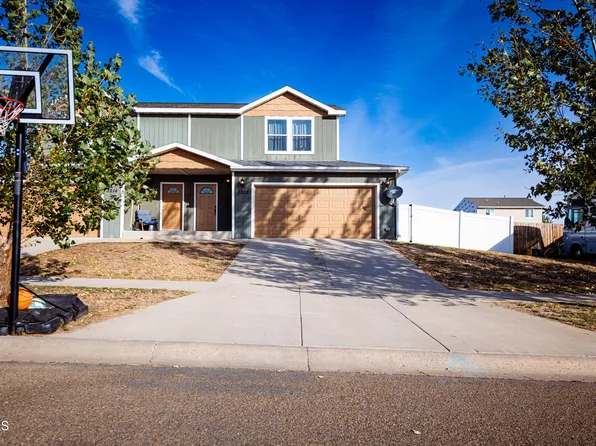 3302 10th Ave NE, Watford City, ND 58854