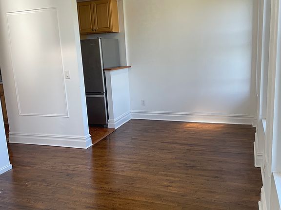 3rd image of 92 Gates Ave APT 6