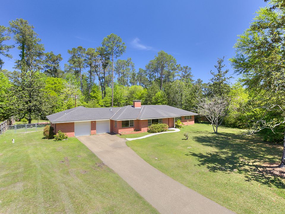 Oversized lot, great trees