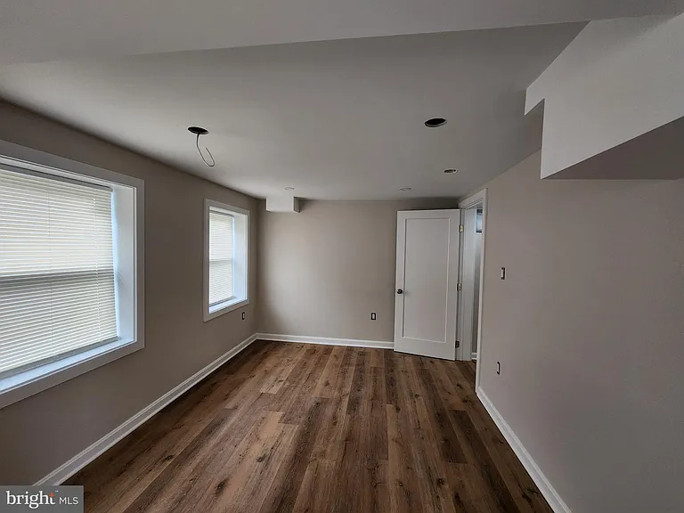 523 Wellesley St — Photo 17