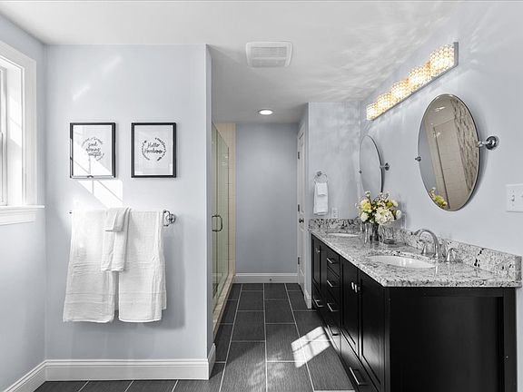 5th image of 40 Catherine St #2