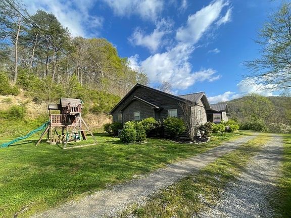 5th image of 44 Laura Ln